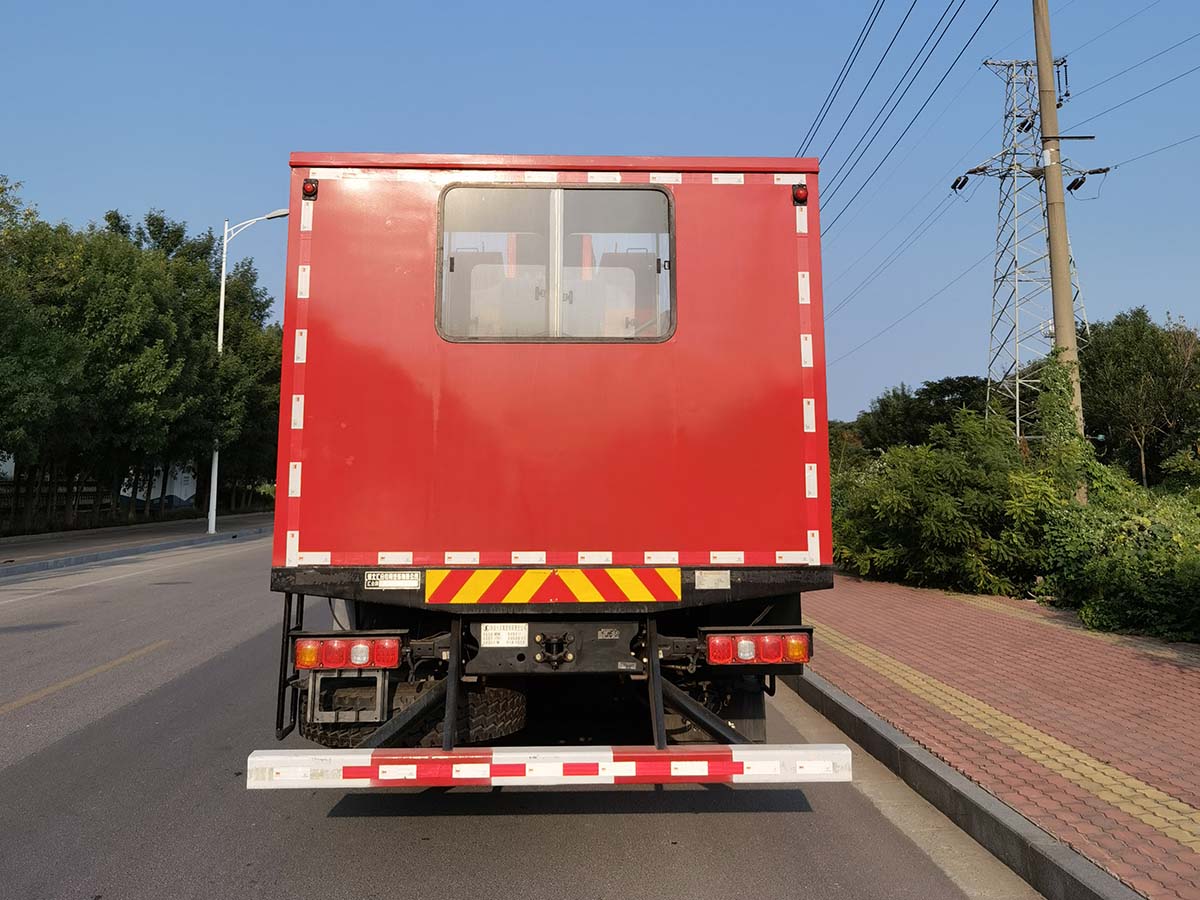 陜汽德龍后八輪采油車