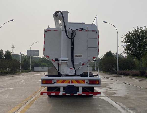 天龍前四后八散裝飼料運(yùn)輸車