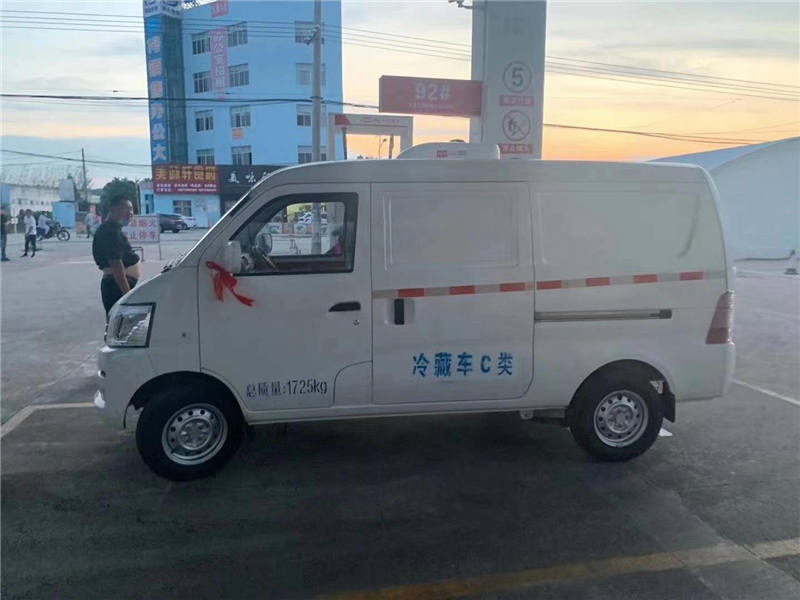 國六長(zhǎng)安v3面包型冷藏車